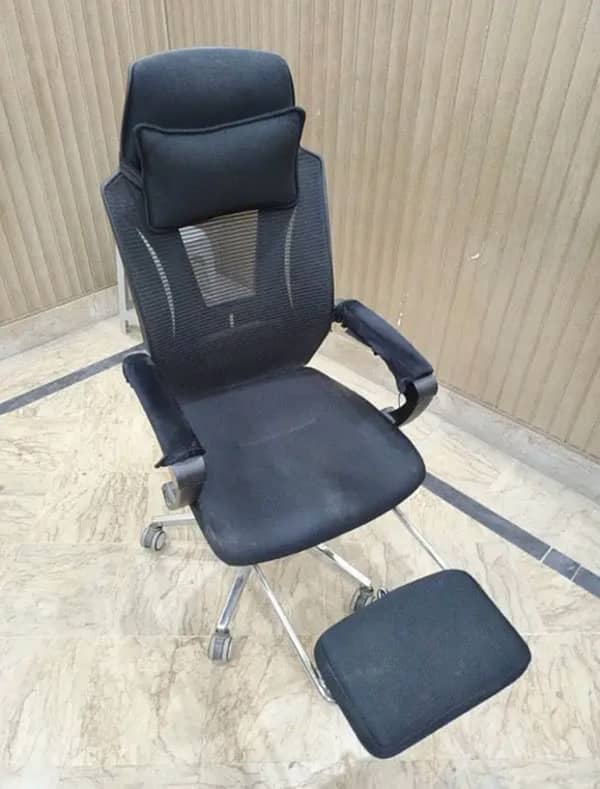 Office chair with foot rest 1