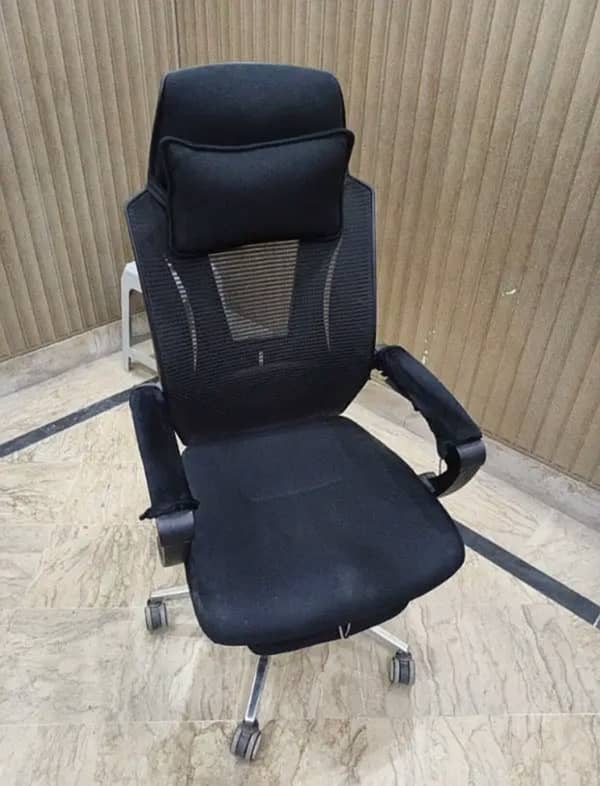 Office chair with foot rest 2