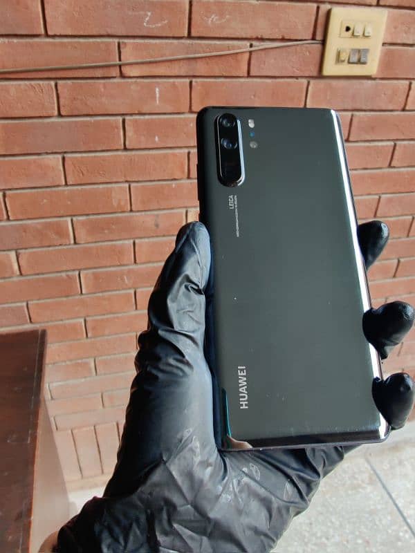 Huawei P30 pro. . . . . 8/128gb. . . . . curved display 0