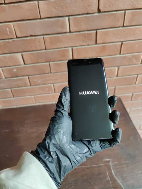 Huawei P30 pro. . . . . 8/128gb. . . . . curved display 2