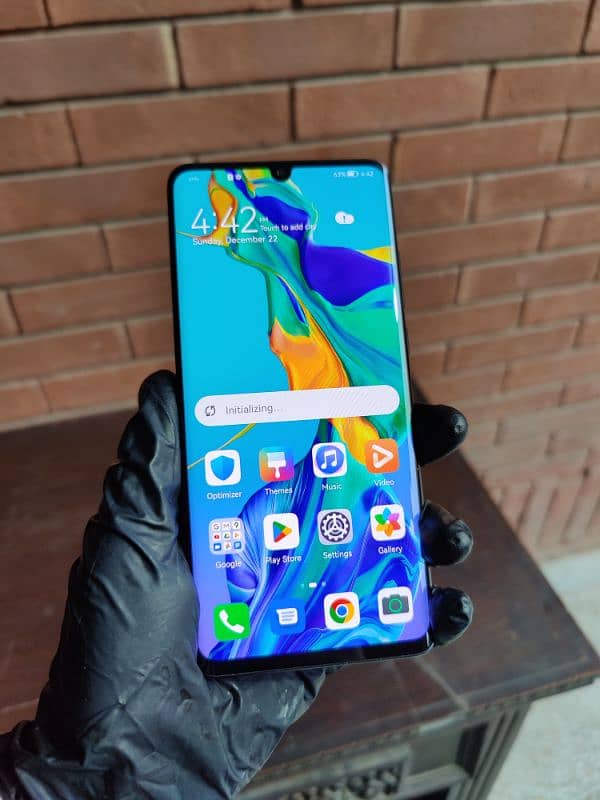 Huawei P30 pro. . . . . 8/128gb. . . . . curved display 3