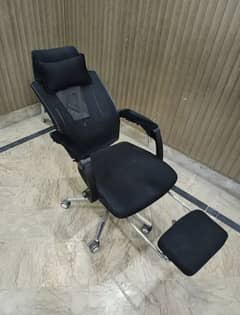 Offixe chair with foot rest