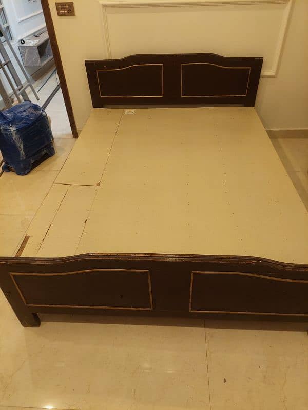 Wooden queen sized bed 3