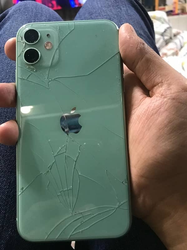 Iphone 11 Back Glass Crack Non Pta 64GB 3