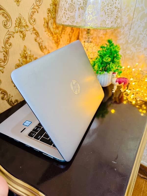 HP Elitebook 820 G3 Core i5-6th Generation 8 gb ram 256 gb ssd 5