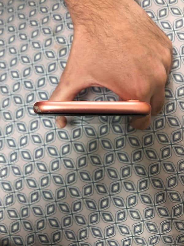 iPHONE XR NON PTA 4