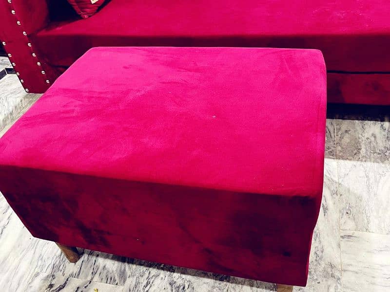 I  AM SELLING L SHAPE BRAND NEW SOFA SET 1