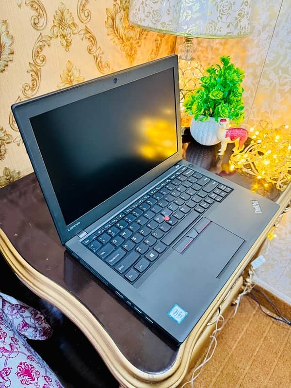 Lenovo Thinkpad x260 core i5-6th Generation 8 gb ram 256 gb ssd 0