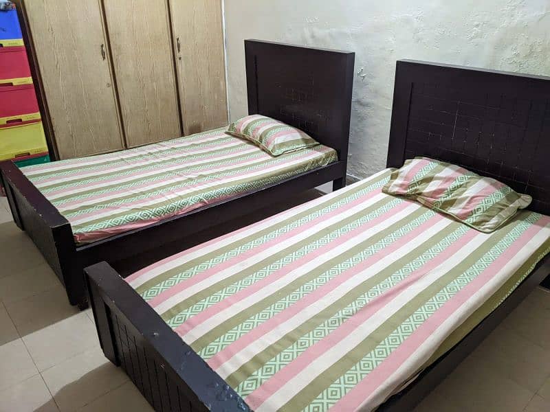 pair of single bed 0