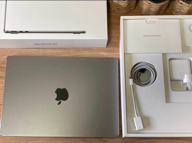 Apple MacBook Air M2 Processor 256GB Space Grey (8GB RAM). 10/10 100BH 1