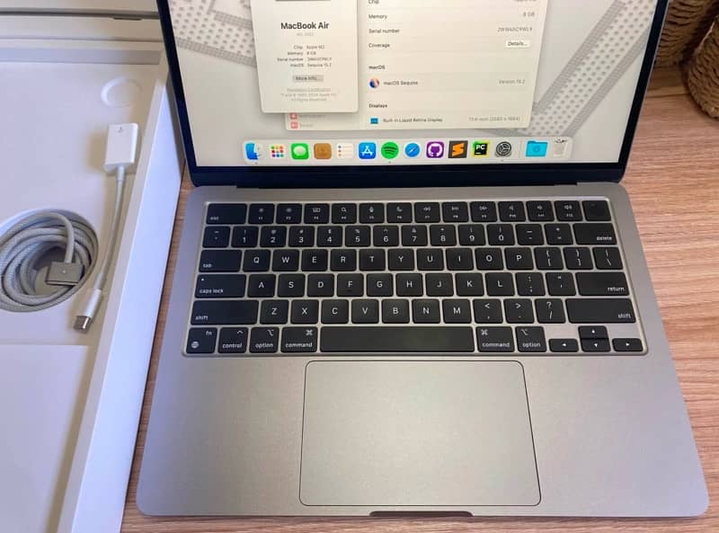 Apple MacBook Air M2 Processor 256GB Space Grey (8GB RAM). 10/10 100BH 3