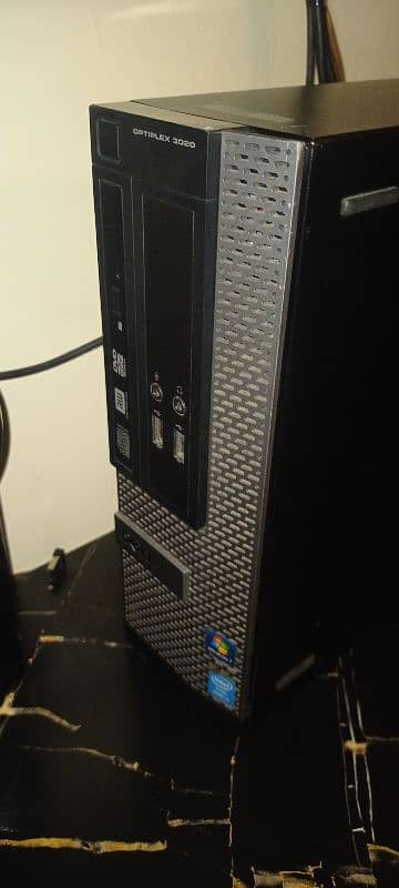 I am selling Dell Optiplex 3020 desktop Pc 0