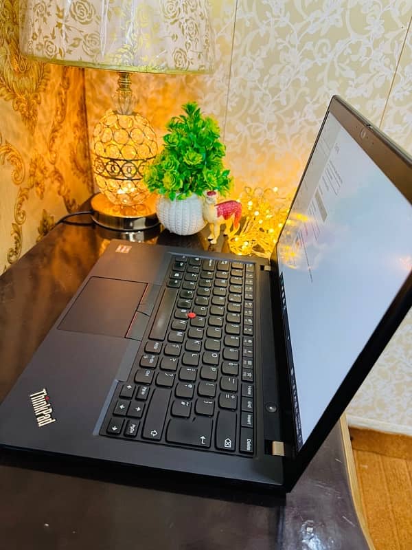 Lenovo Thinkpad T495 Ryzen 7 pro 8 gb ram 256 gb ssd 3