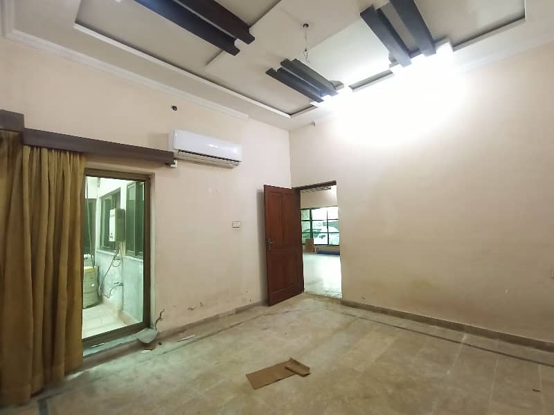 11 Marla Upper Portion Available For Rent in Faisal Garden East Canal Road Faisalabad 4