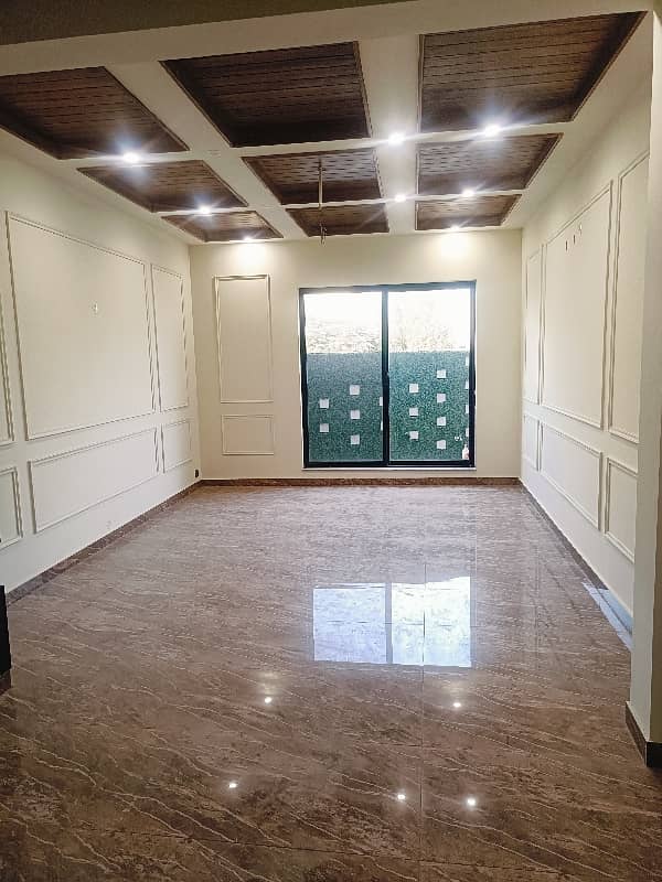 6000 Sqft Ground Floor Hall For Rent On Main Canal Road Near Khayyam Restaurant Faisalabad 1