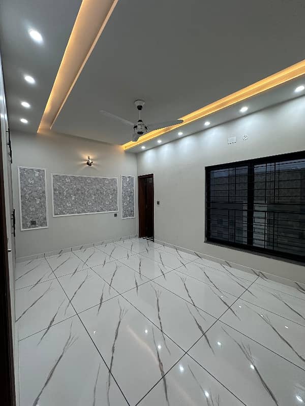 5 MARLA LUXURIOUS HOUSE FOR SALE IN WAPDA CITY CANAL ROAD FAISALABAD 9