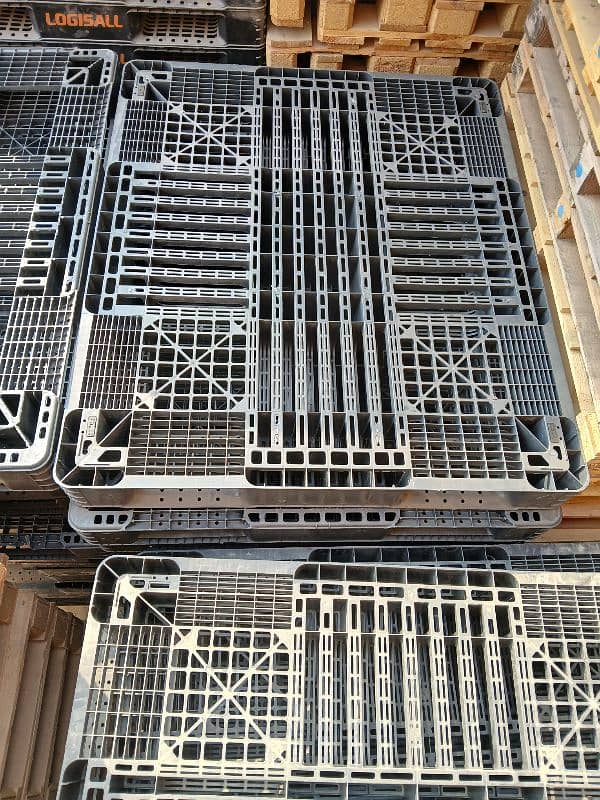 Plastic Pallets stock in Pakistan | New & used pallets | wooden pallet 5