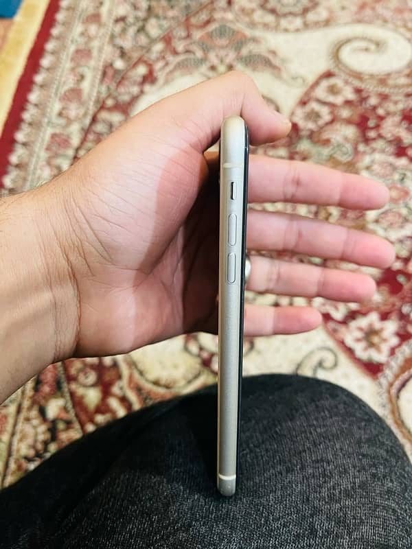 Iphone 11 Sim Working 128GB 4