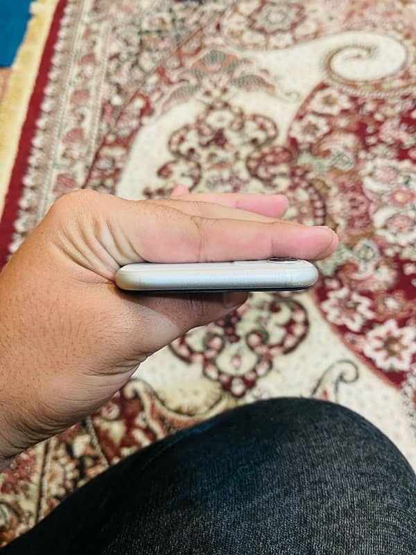 Iphone 11 Sim Working 128GB 6