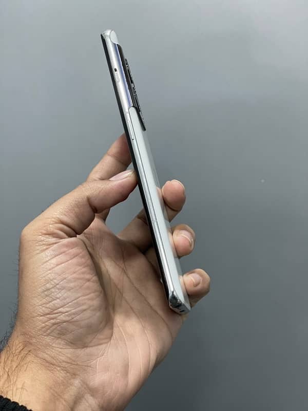 ONE PLUS 10 PRO 1