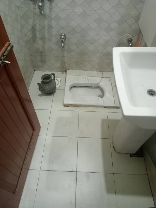 2bedroom flat available for rent etc water bills included 5