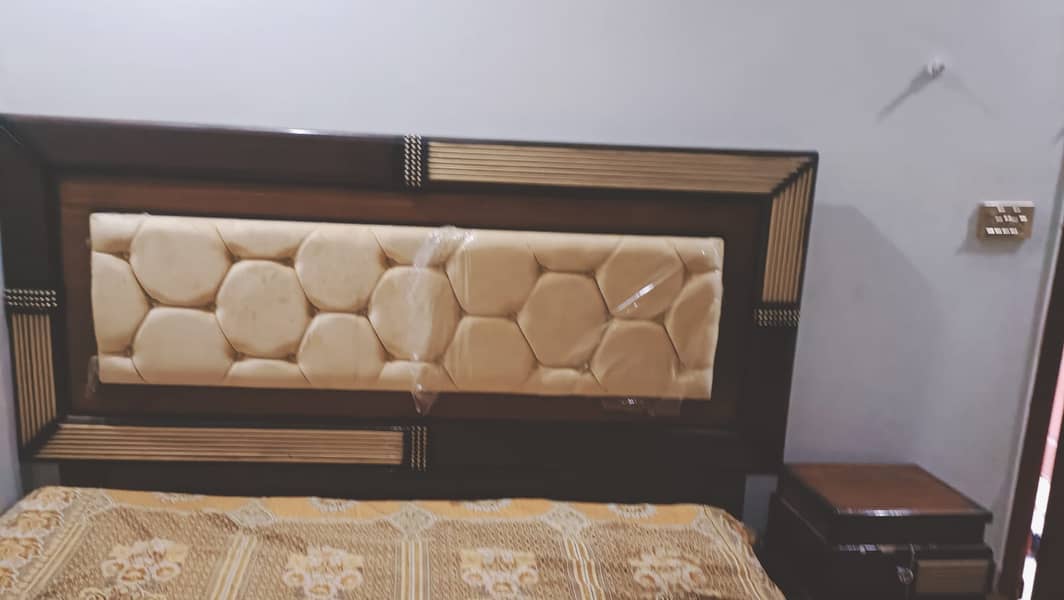 King Size Doube Bed with 2 side Tables+Dressing. only few months used 2