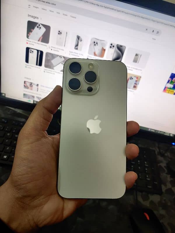 Iphone 15 Pro Max 10/10 jv 256gb White color 7