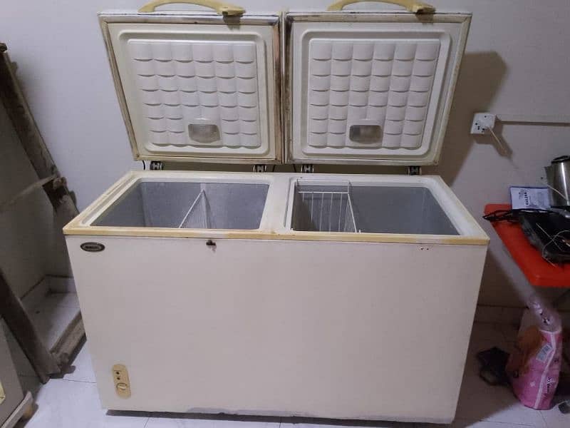 WAVES DOUBLE DOOR DEEP FREEZER. 3