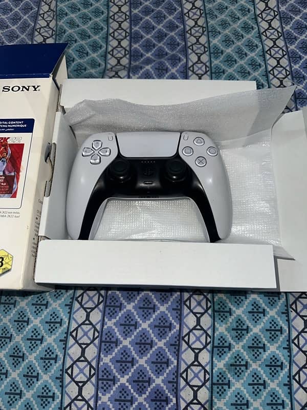 PS5 controller white 2