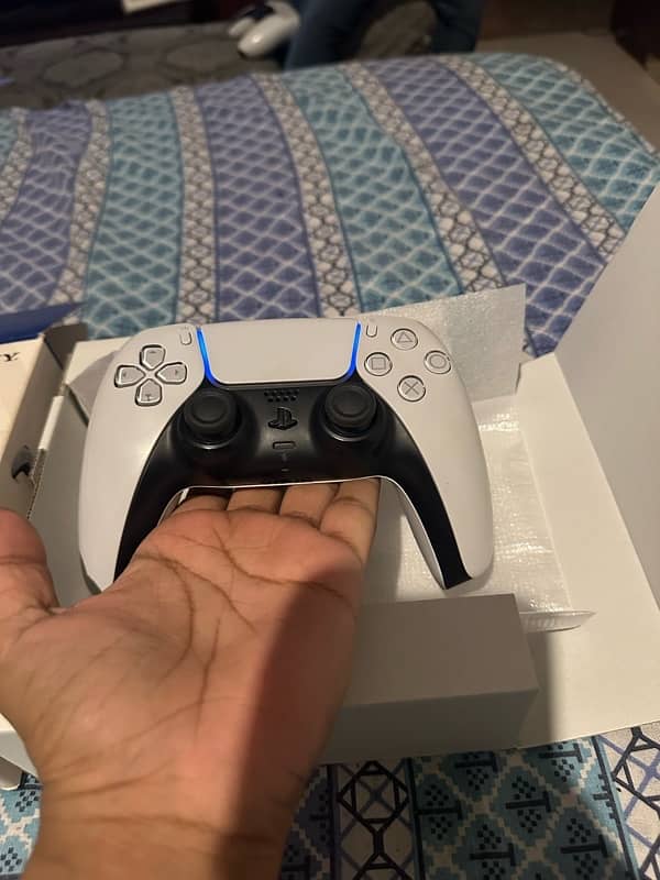 PS5 controller white 3