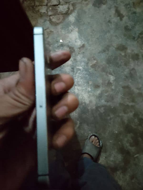 iphone 5s ha total ok ha koi fault nhi ha Whatsapp num 03268822380 1