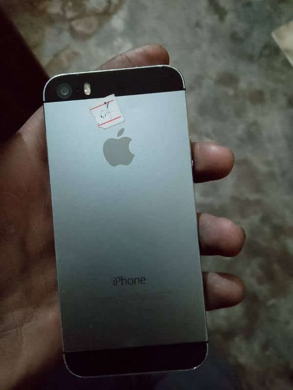 iphone 5s ha total ok ha koi fault nhi ha Whatsapp num 03268822380 3