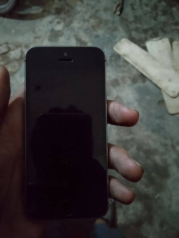 iphone 5s ha total ok ha koi fault nhi ha Whatsapp num 03268822380 6