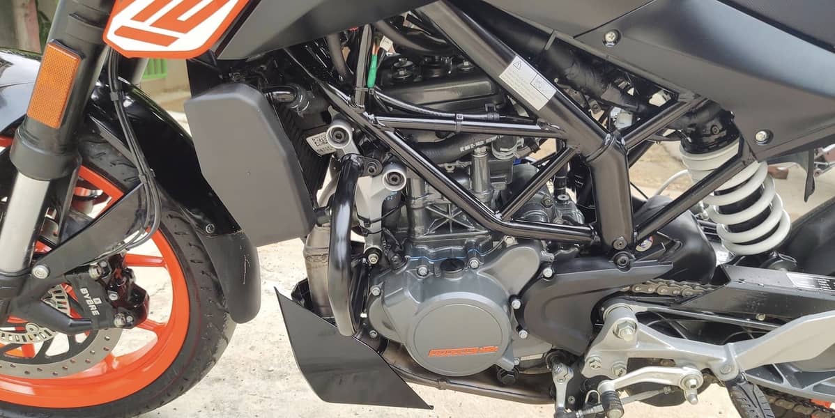 KTM DUKE 125 2023 3