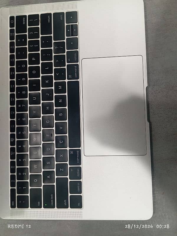 MacBook Pro 13-Inch 2017  Good condition 4