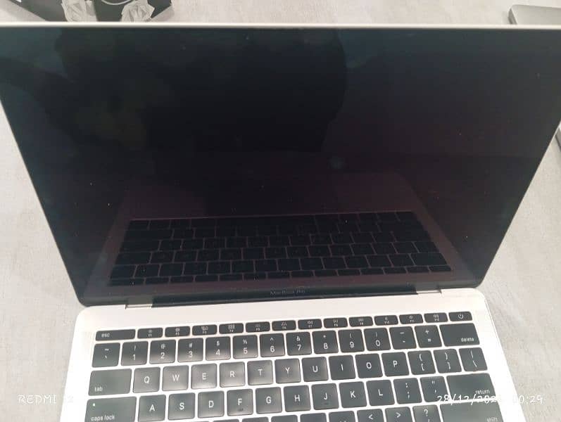 MacBook Pro 13-Inch 2017  Good condition 5