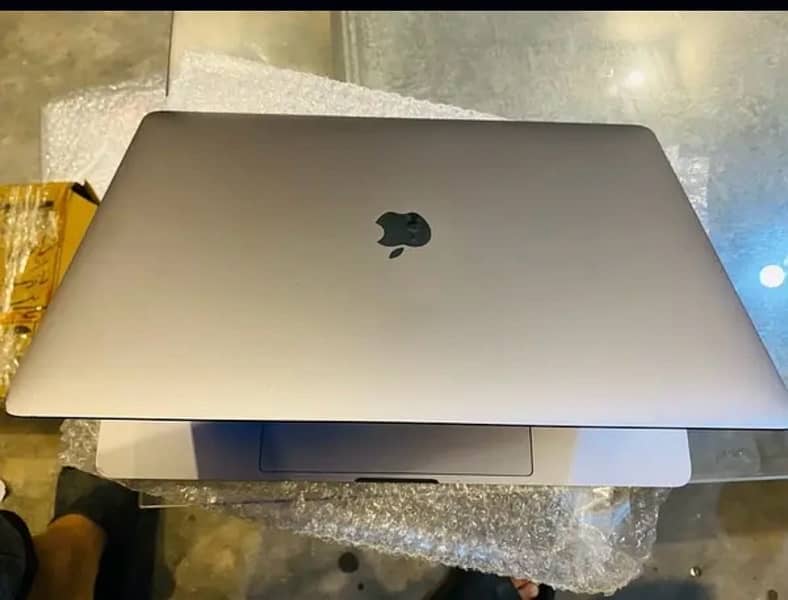 Macbook pro 2019 15 inch i9 32gb 512gb 6gb graphics card 1