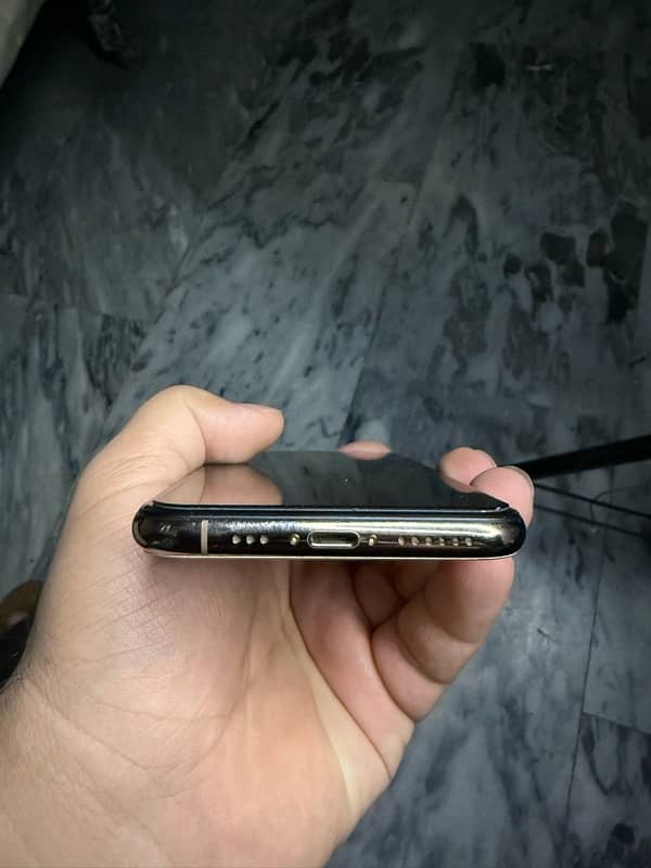 iphone xs pta approved 4