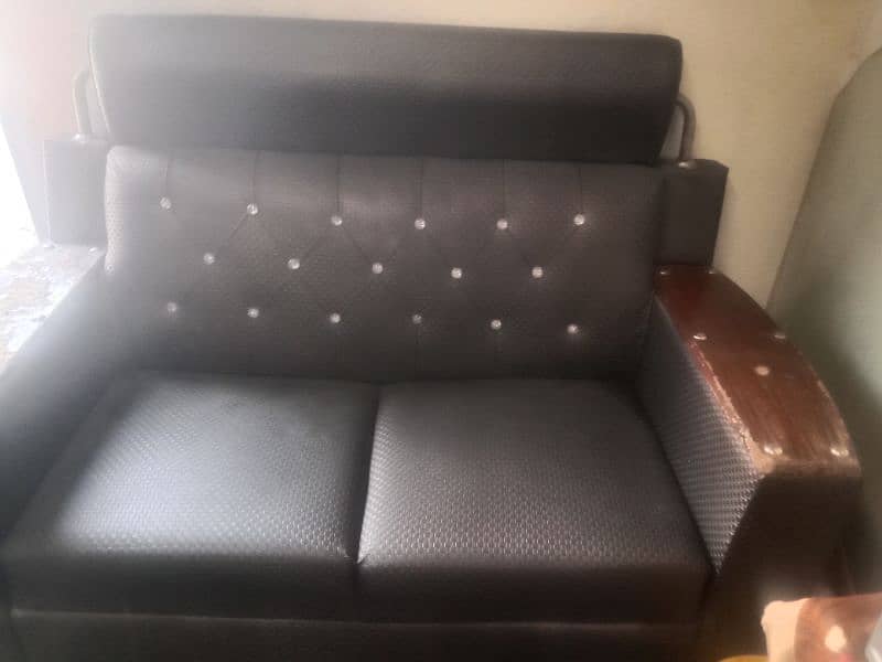 sofa set condition ap ky samny ha 7 seter ha 03000479747 4