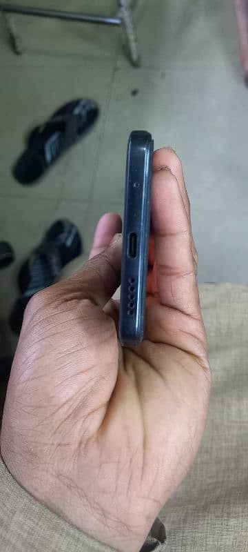 my Redmi note 11 6 gb 128 condition good Dabba charge 03075386987 1