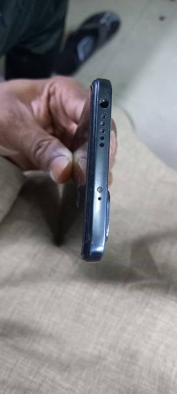 my Redmi note 11 6 gb 128 condition good Dabba charge 03075386987 2