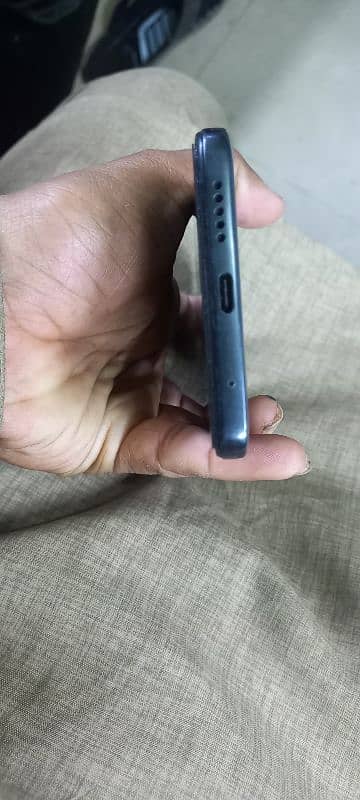 my Redmi note 11 6 gb 128 condition good Dabba charge 03075386987 7