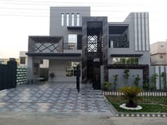 1 KANAL PRIME LOCATION DESIGNER HOUSE FOR SALE IN NESPAK