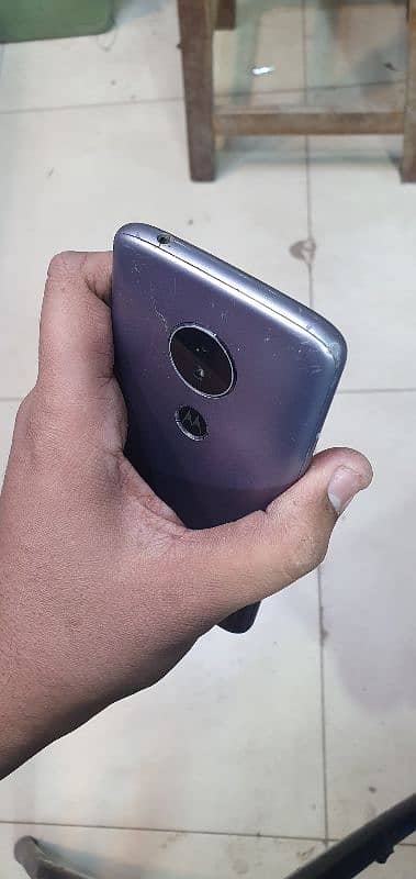 Motorola E5 4