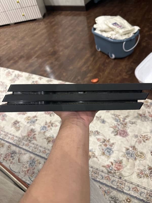 PS4 PRO 1tb UAE Version 2