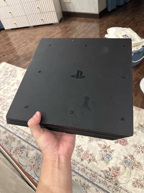 PS4 PRO 1tb UAE Version 4