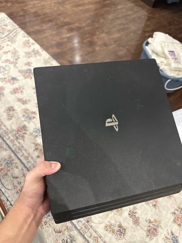 PS4 PRO 1tb UAE Version 5