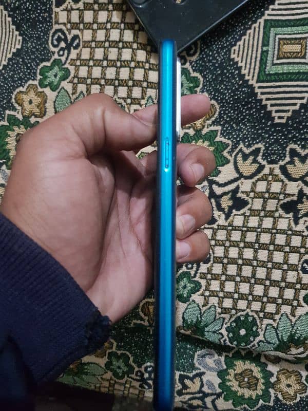 Realme 5i 4/64 1