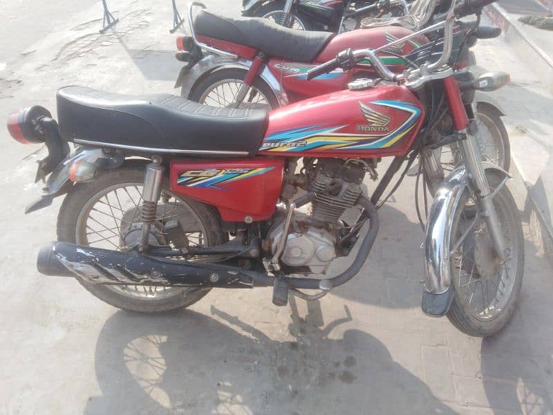 Honda CG-125, model 2018, registered in 2017. 2