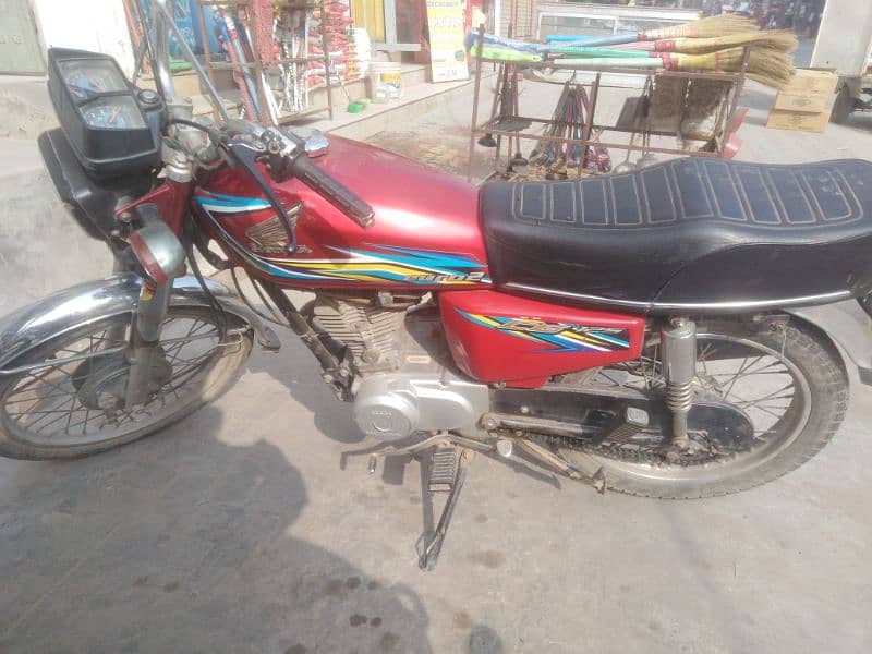 Honda CG-125, model 2018, registered in 2017. 5